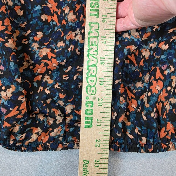 Evereve Womens Sleeveless V-Neck Blouse Multicolor Floral Smocked Top Small - Picture 3 of 11